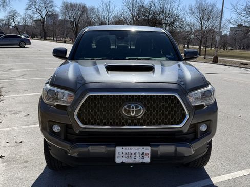 Used 2018 Toyota Tacoma TRD Sport w/ Technology Package image 4