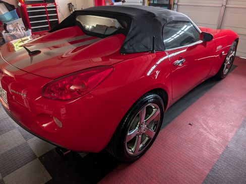Used 2008 Pontiac Solstice Convertible RWD image 12