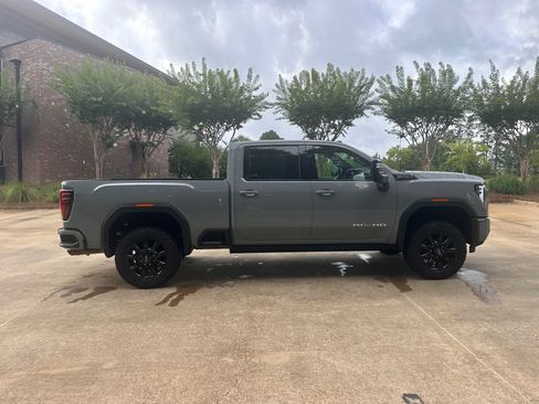 Used 2025 GMC Sierra 2500 AT4 w/ AT4 Premium Plus Package AWD/4WD image 5