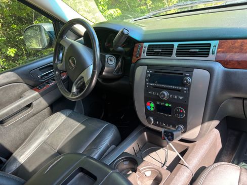 Used 2013 GMC Yukon XL SLT w/ SLT-2 Equipment Package AWD/4WD image 9