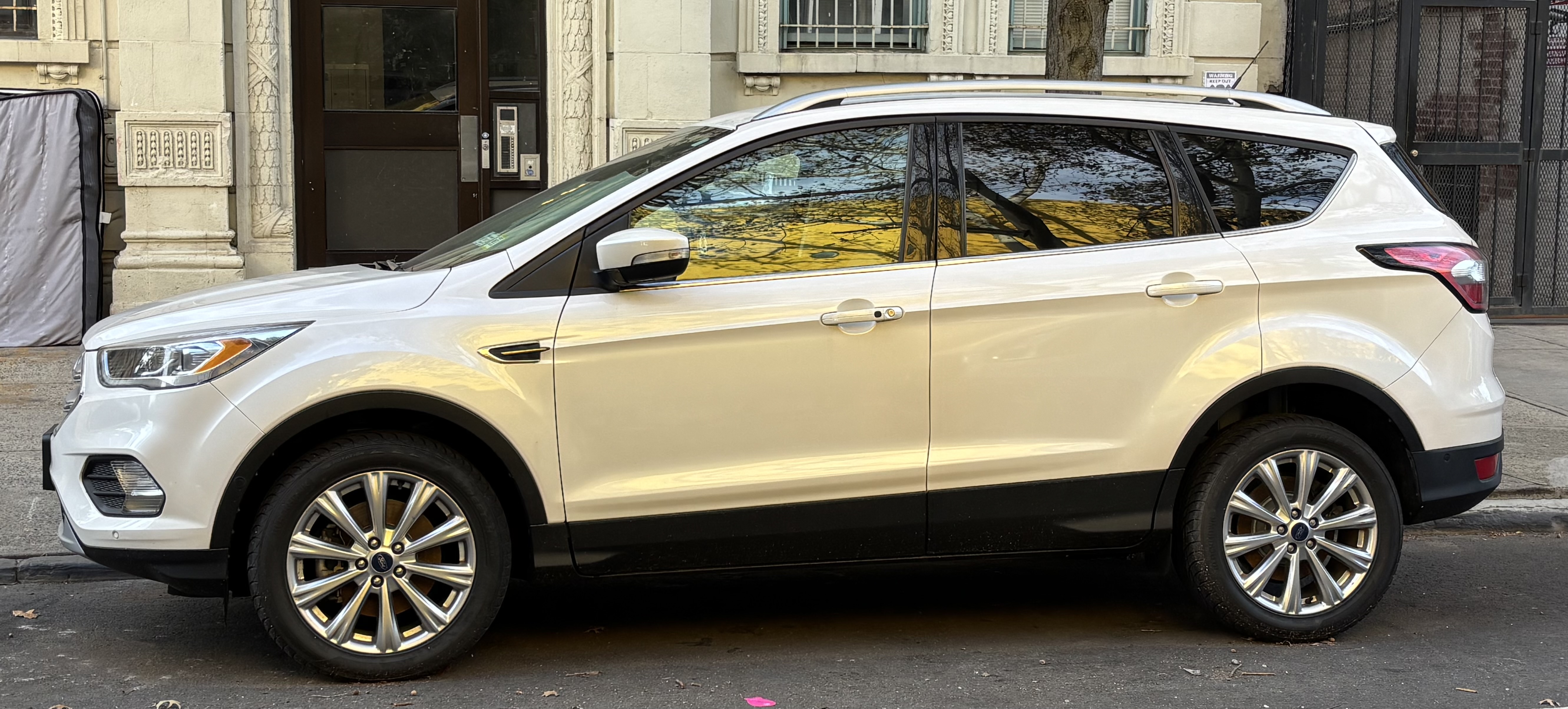 Used 2018 Ford Escape Titanium AWD/4WD image 1
