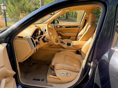 Used 2012 Porsche Cayenne AWD/4WD image 10