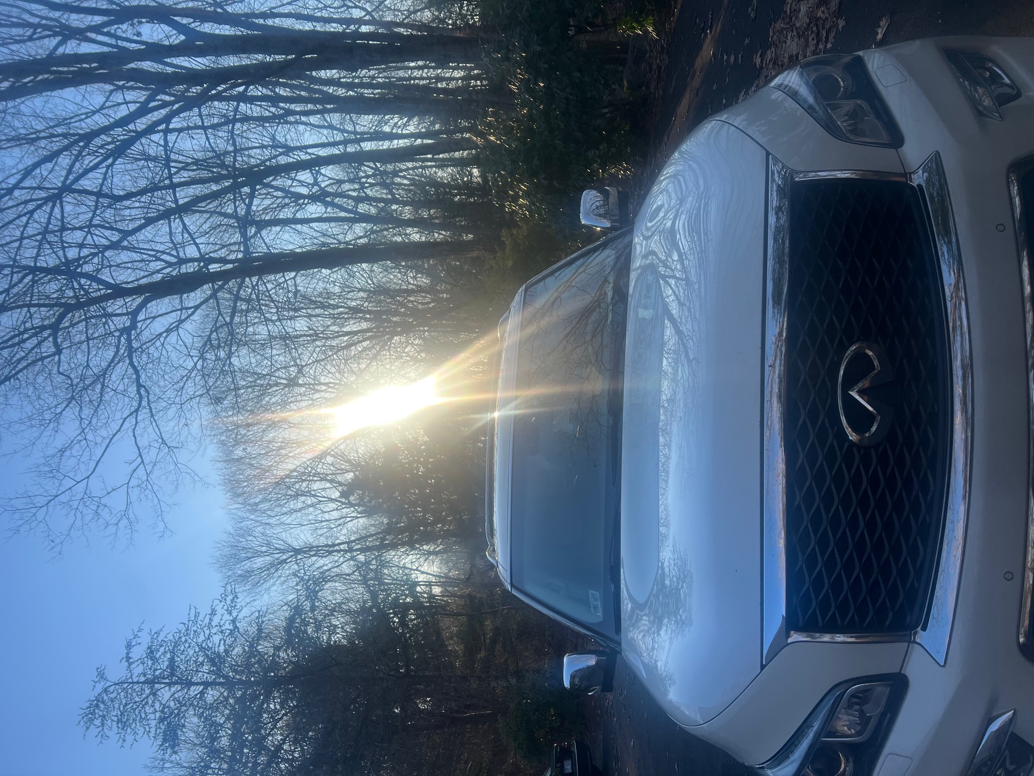 Used 2015 INFINITI QX80 4WD w/ Deluxe Technology Package image 1