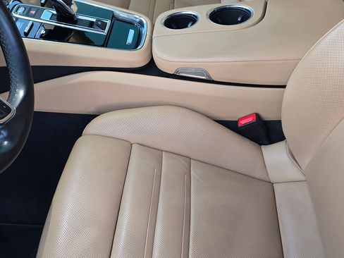 Used 2017 Porsche Panamera 4 image 9