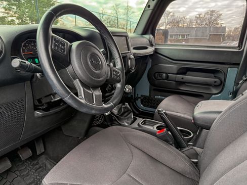 Used 2015 Jeep Wrangler Unlimited Sport image 13