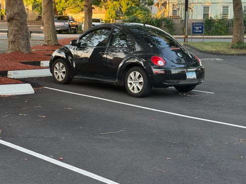 Used 2009 Volkswagen Beetle Coupe image 1