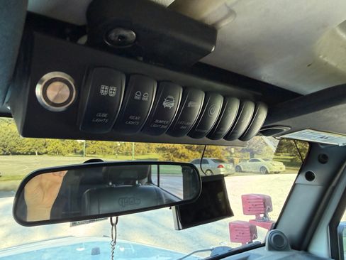 Used 2012 Jeep Wrangler Unlimited Rubicon w/ Connectivity Group AWD/4WD image 19
