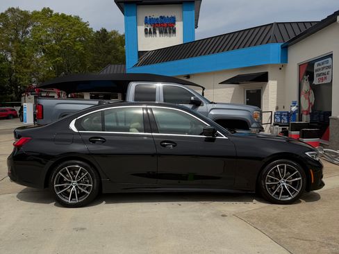 Used 2019 BMW 330i Sedan w/ Premium Package image 4