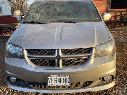Used 2019 Dodge Grand Caravan GT image 2