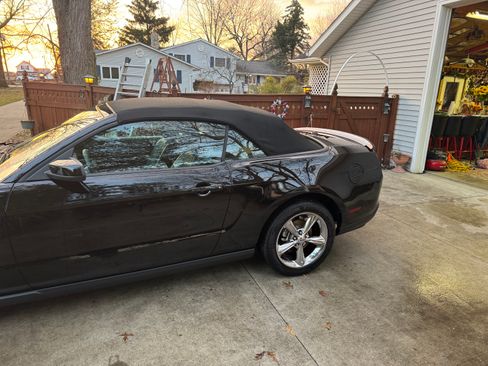 Used 2010 Ford Mustang GT Premium image 8