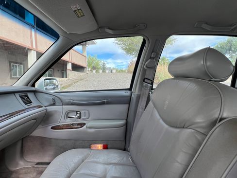 Used 1997 Lincoln Town Car Executive image 5