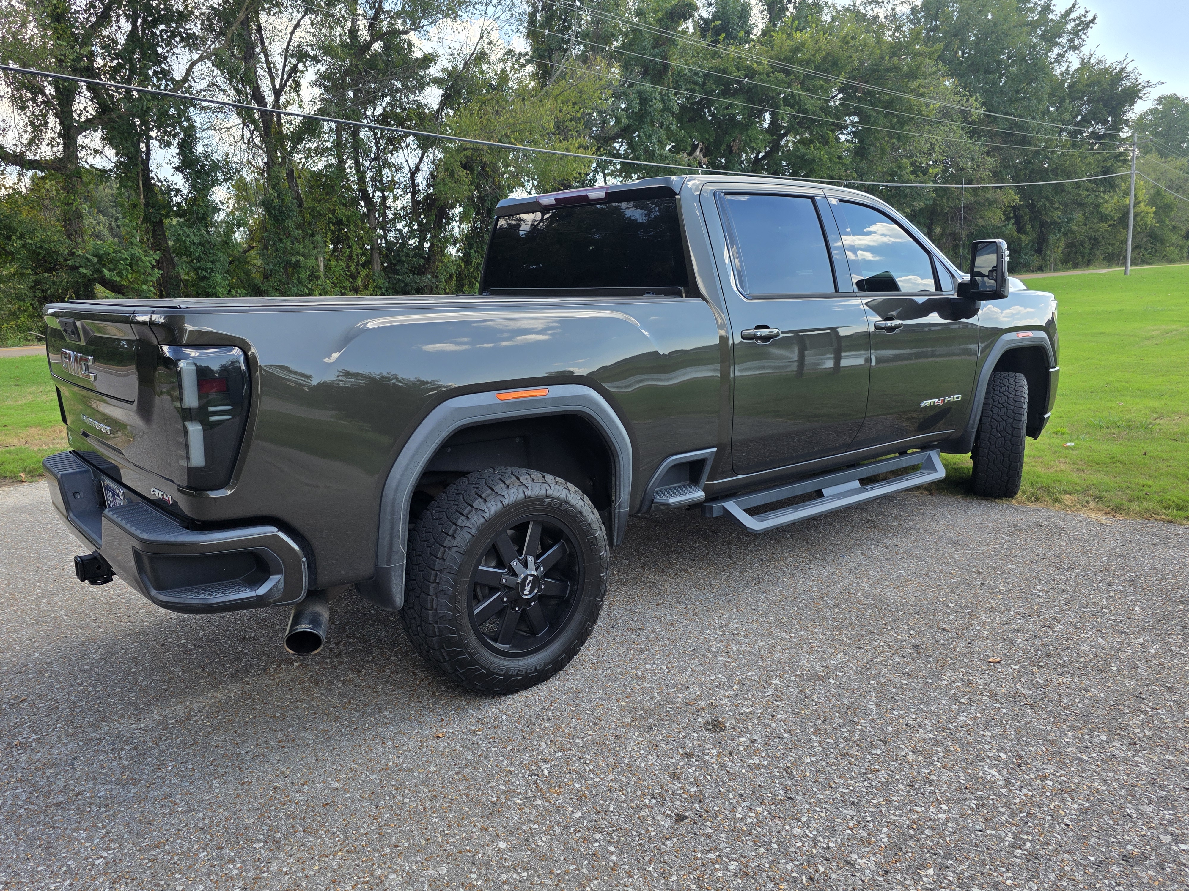 Used 2022 GMC Sierra 2500 AT4 AWD/4WD image 4