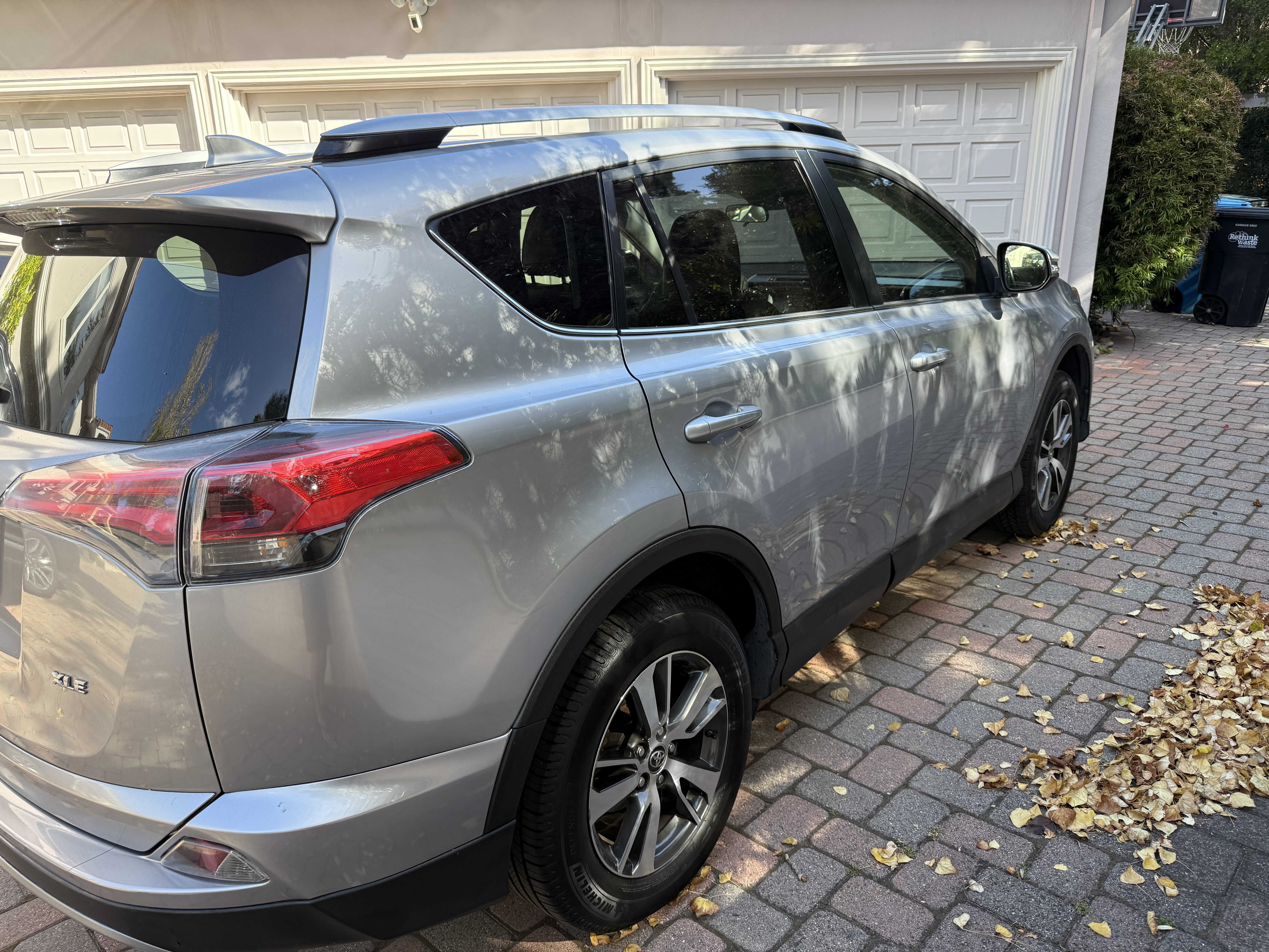 Used 2018 Toyota RAV4 XLE FWD image 10