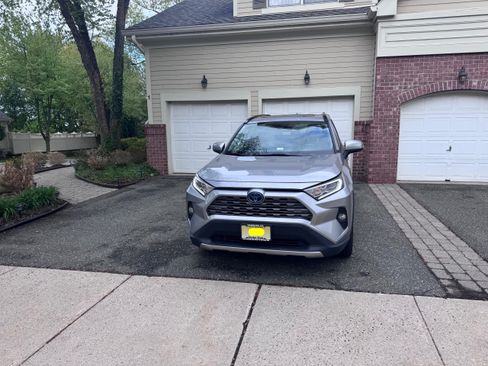 Used 2019 Toyota RAV4 Limited w/ Carpet Mat Package AWD/4WD image 2