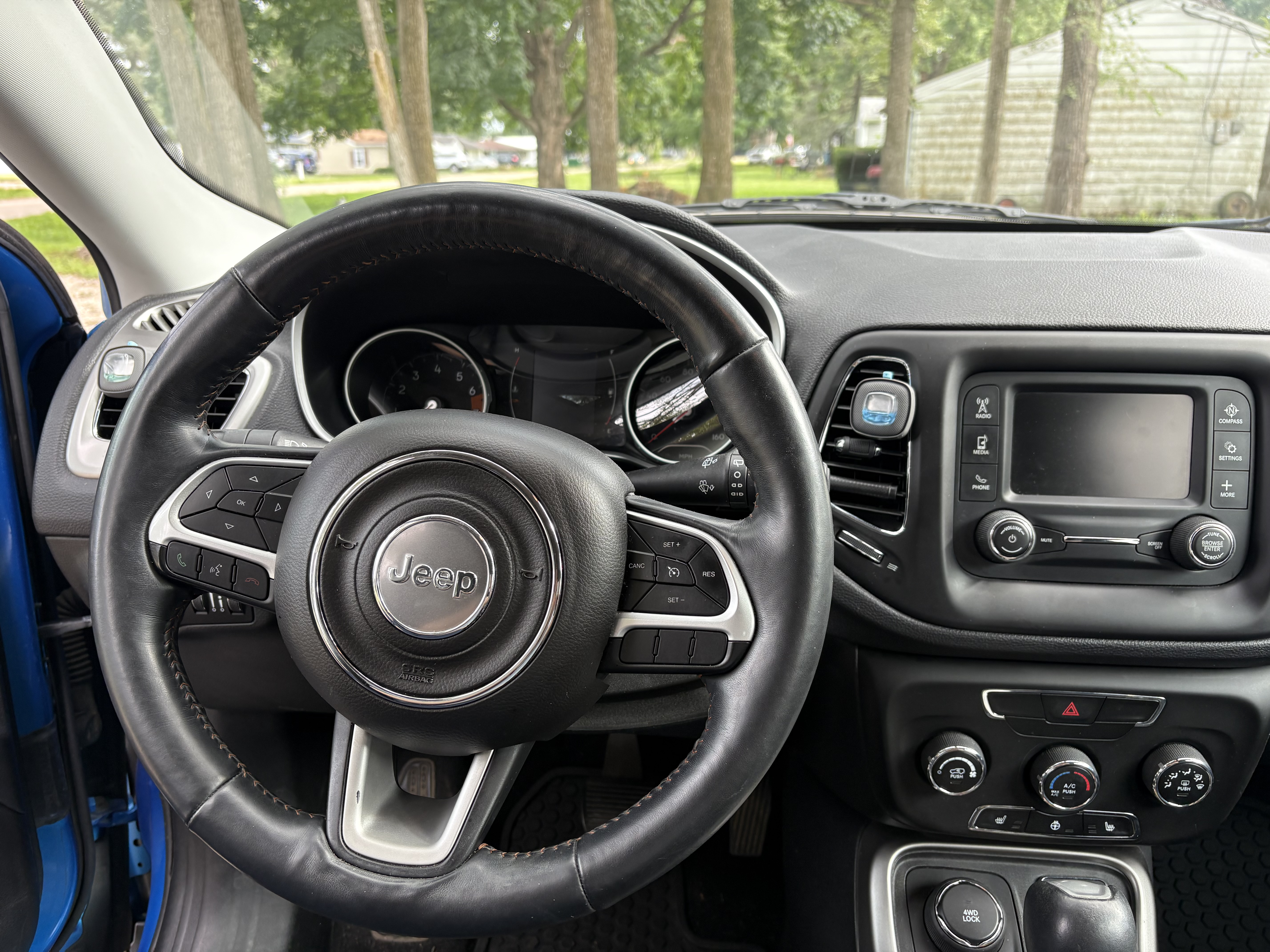 Used 2018 Jeep Compass Latitude w/ Cold Weather Group AWD/4WD image 11