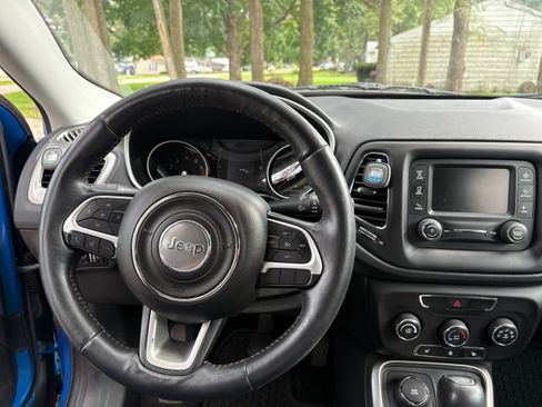 Used 2018 Jeep Compass Latitude w/ Cold Weather Group AWD/4WD image 11