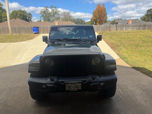 Used 2023 Jeep Gladiator Sport image 10