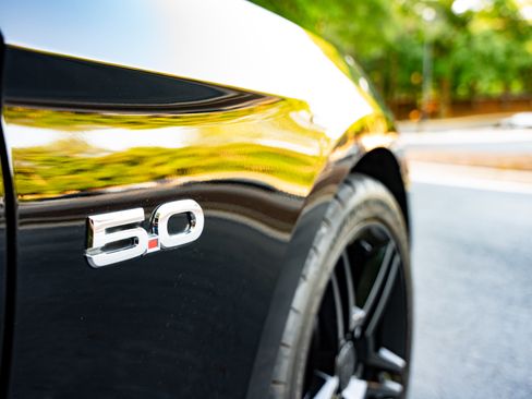 Used 2015 Ford Mustang GT image 9