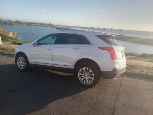 Used 2017 Cadillac XT5 FWD image 1