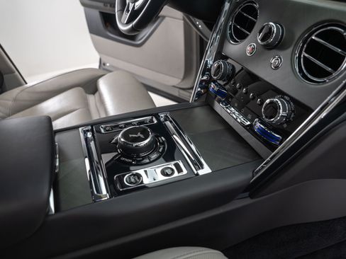 Used 2021 Rolls-Royce Cullinan image 21