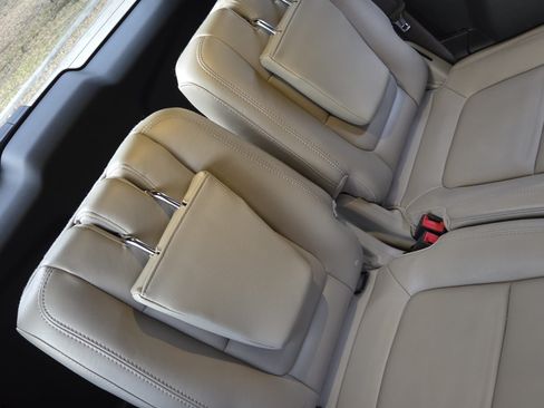 Used 2014 Ford Explorer XLT w/ Equipment Group 202A image 15