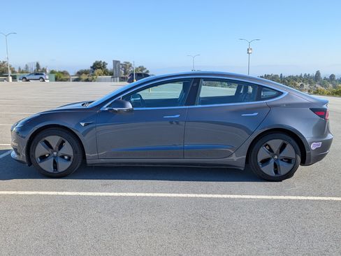 Used 2018 Tesla Model 3 Long Range image 8