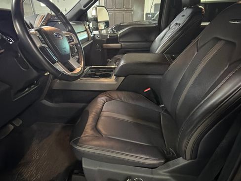 Used 2022 Ford F350 Platinum w/ Tremor Off-Road Package AWD/4WD image 9