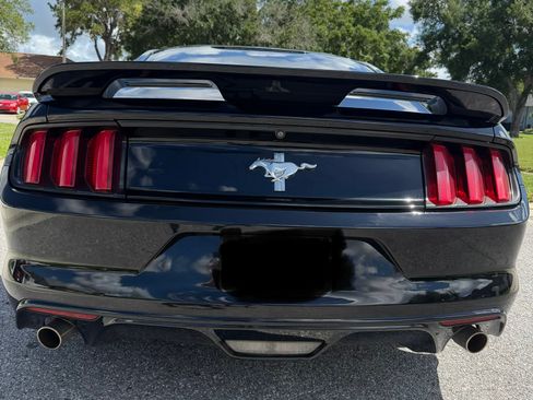 Used 2017 Ford Mustang Coupe RWD image 5