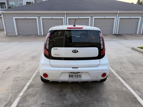 Used 2019 Kia Soul + FWD image 10