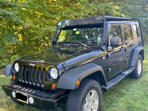 Used 2012 Jeep Wrangler Unlimited Sport image 4