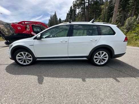 Used 2019 Volkswagen Golf Alltrack S AWD/4WD image 2
