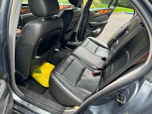 Used 2004 Jaguar XJR image 18