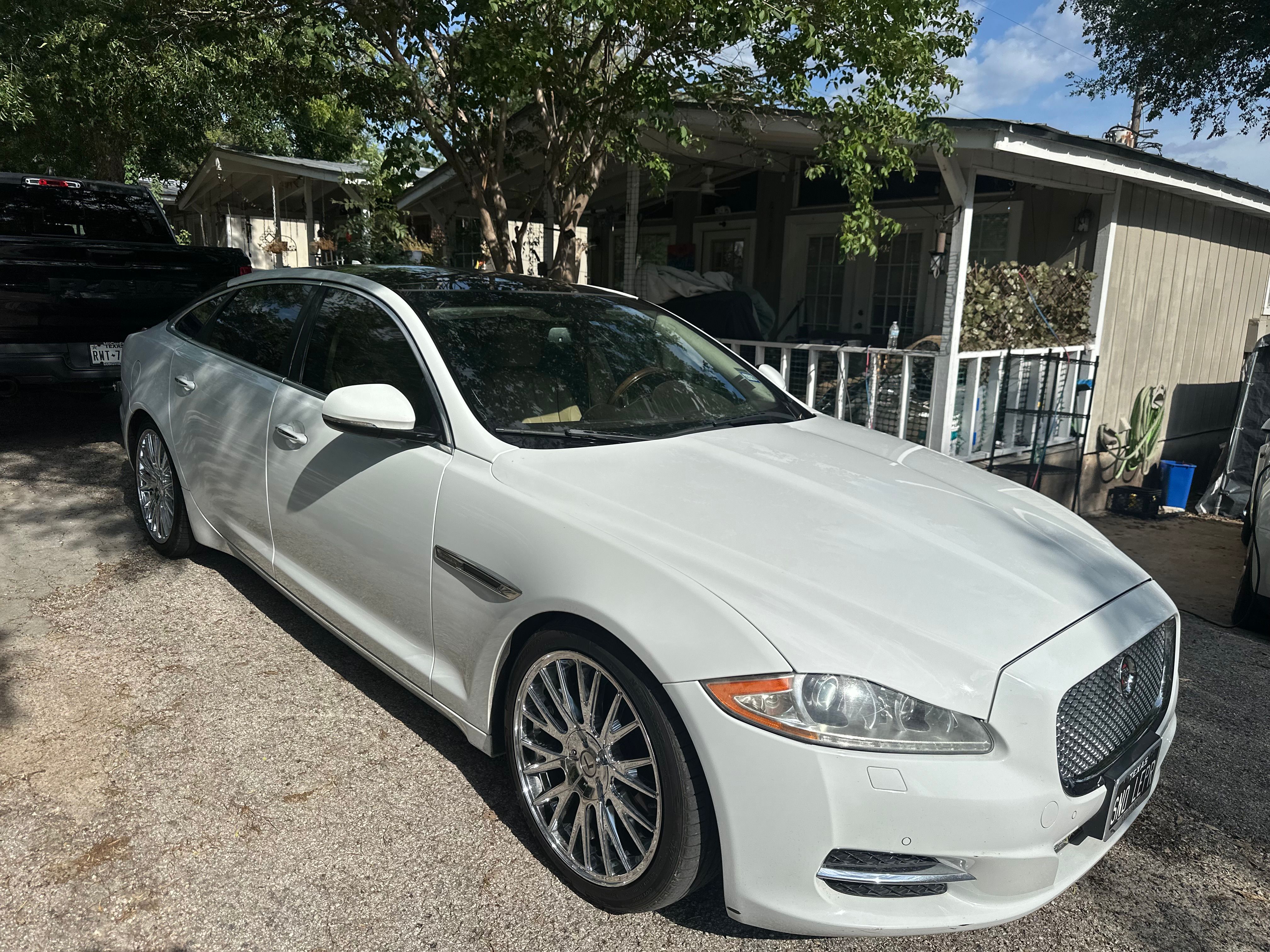 Used 2015 Jaguar XJ L Portfolio RWD image 2