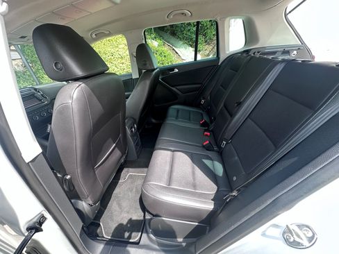 Used 2013 Volkswagen Tiguan SE image 6