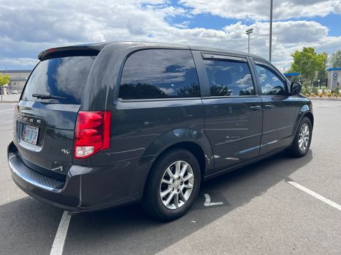 Used 2012 Dodge Grand Caravan R/T w/ Driver Convenience Group FWD image 2