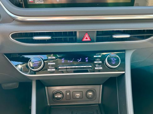 Used 2021 Hyundai Sonata Limited image 15