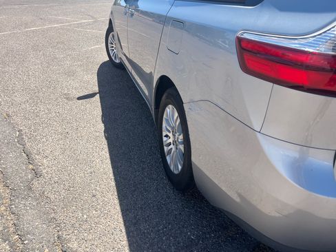 Used 2017 Toyota Sienna XLE FWD image 5
