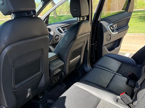 Used 2019 Land Rover Discovery Sport SE AWD/4WD image 10