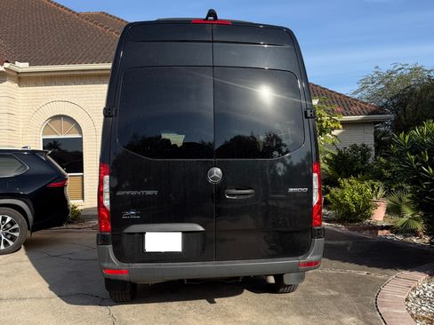 Used 2024 Mercedes-Benz Sprinter 2500 image 9