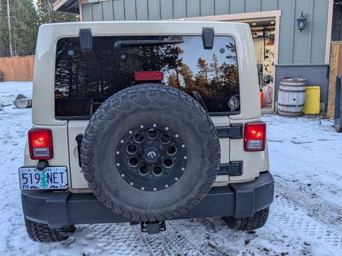 Used 2011 Jeep Wrangler Unlimited Sahara w/ Connectivity Group image 5