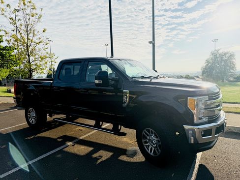 Used 2017 Ford F250 Lariat w/ Lariat Value Package AWD/4WD image 16