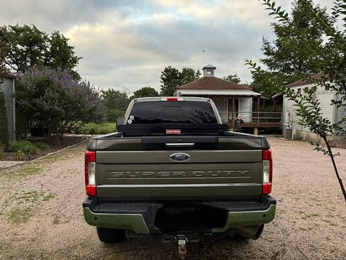 Used 2019 Ford F250 Lariat w/ Lariat Value Package AWD/4WD image 9