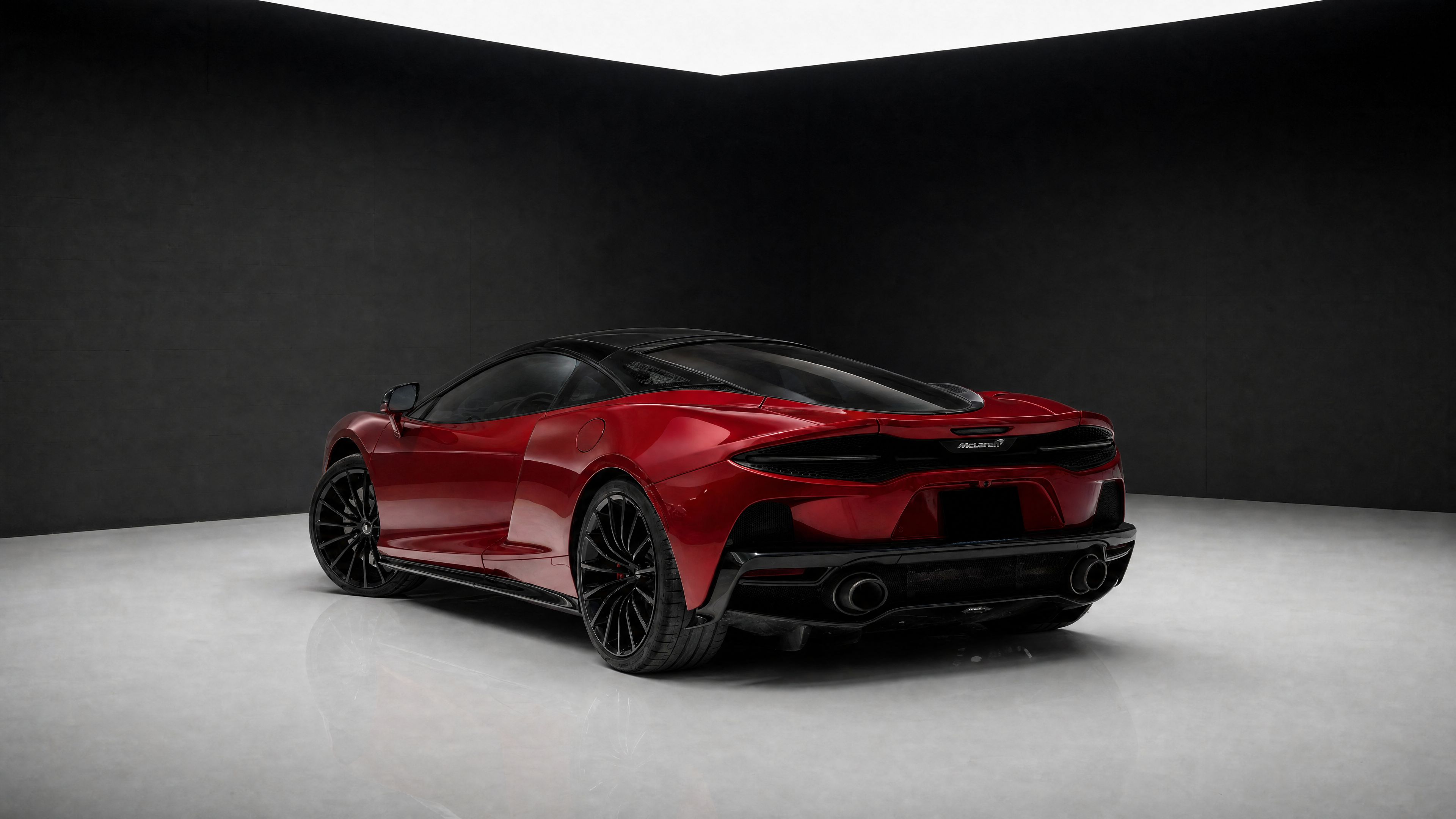 Used 2020 McLaren GT RWD image 5