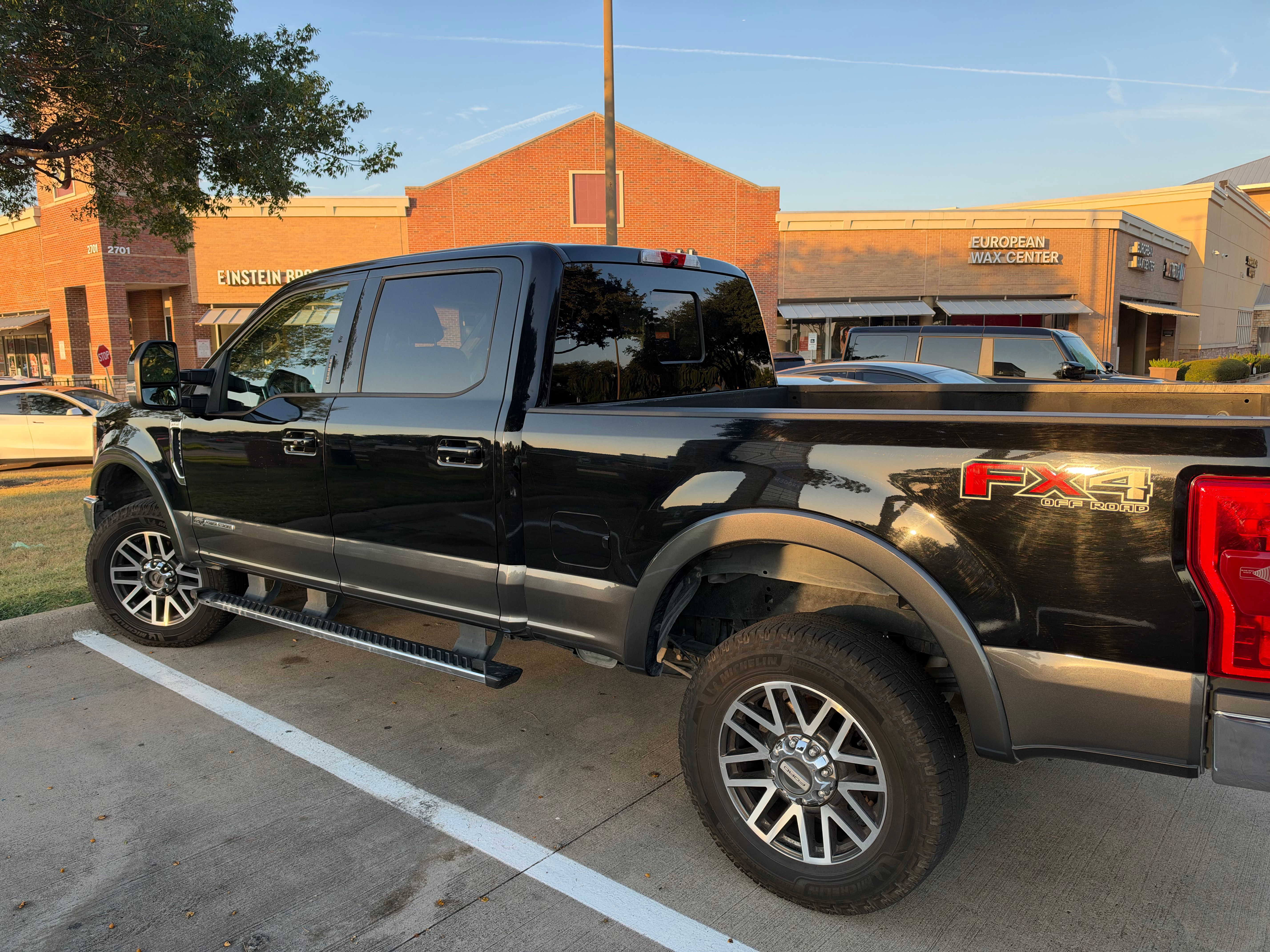 Used 2017 Ford F250 Lariat w/ Lariat Ultimate Package AWD/4WD image 2