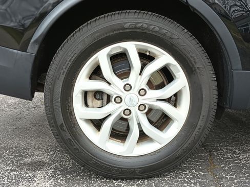 Used 2020 Land Rover Discovery SE image 15