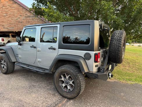 Used 2016 Jeep Wrangler Unlimited Sport w/ Quick Order Package 24S AWD/4WD image 4