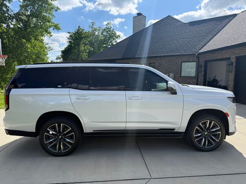 Used 2023 Cadillac Escalade Sport Platinum AWD/4WD image 4