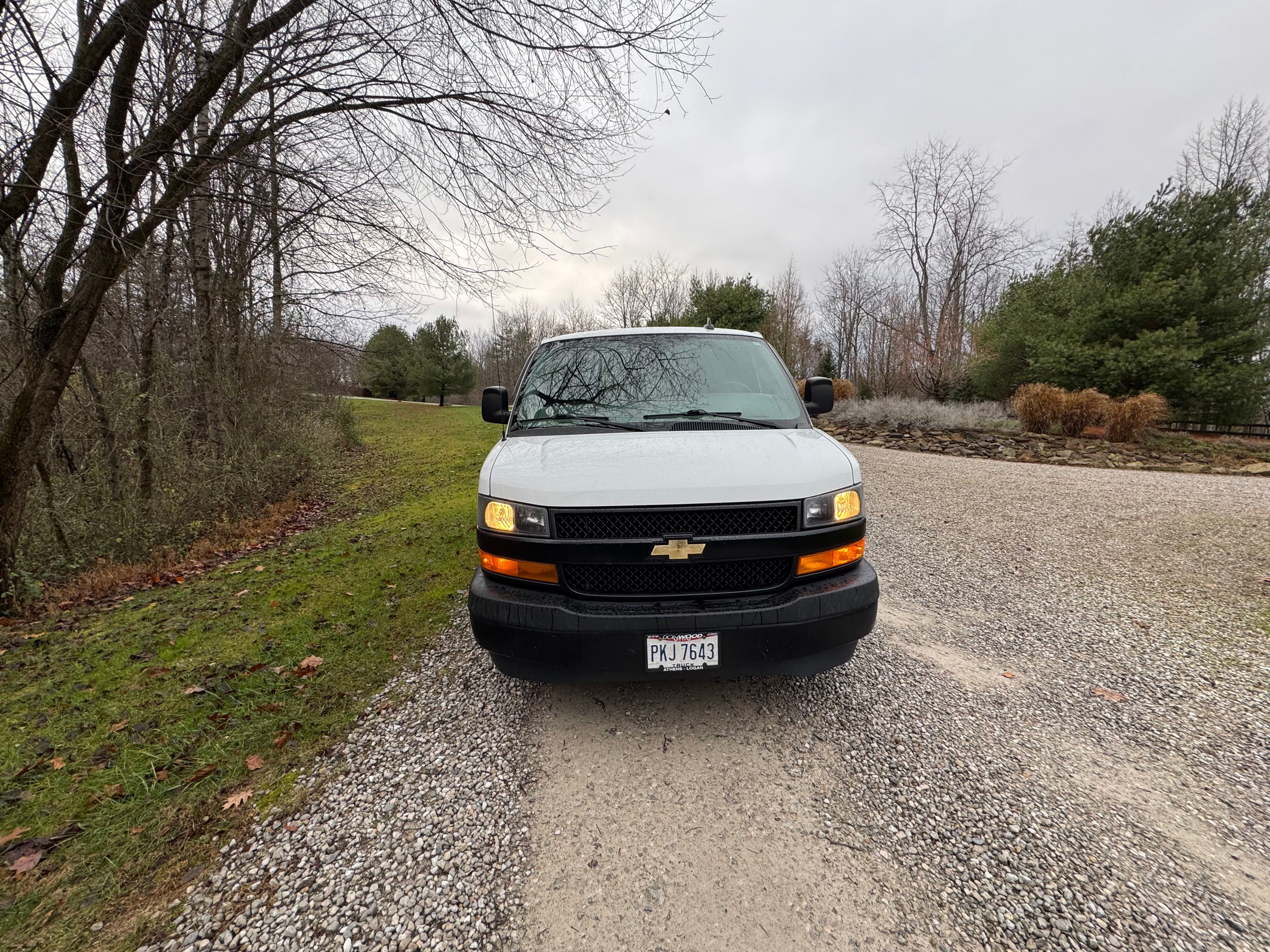 Used 2018 Chevrolet Express 2500 w/ Driver Convenience Package RWD image 4