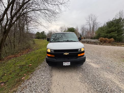 Used 2018 Chevrolet Express 2500 w/ Driver Convenience Package image 4