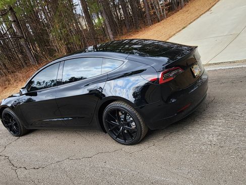 Used 2023 Tesla Model 3 Standard Range image 4